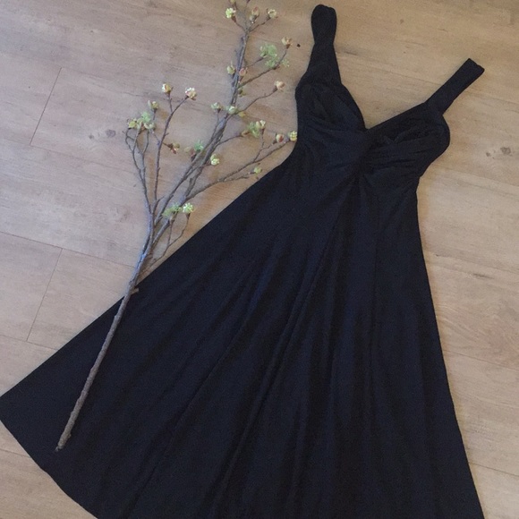 Norma Kamali Dresses & Skirts - A Very Pretty Norma Kamali Swing Dress